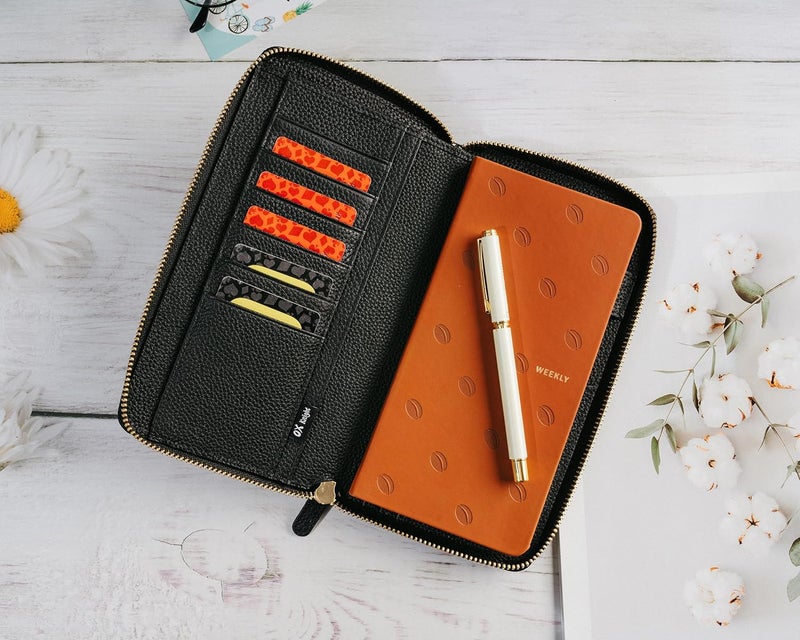 Ox Knight غطاء جلد بسحاب لـ Hobonichi Weeks/Weeks Mega - مع حلقة قلم، فتحات بطاقات، وجيب خلفي - Image 4